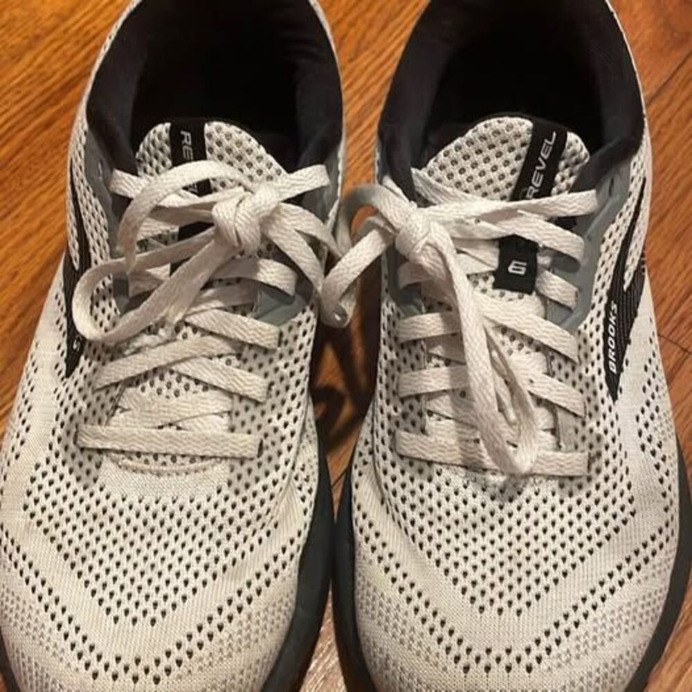 Brooks Revel Black and White